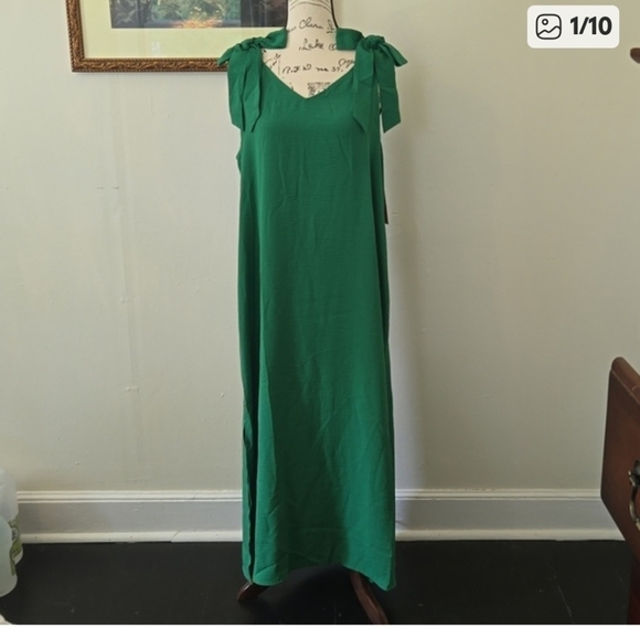 Riley & Rae, green maxi dress with bow tie straps. - Picture 2 of 10
